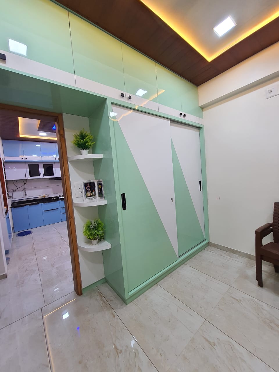 🚪 કબાટ (Wardrobe)