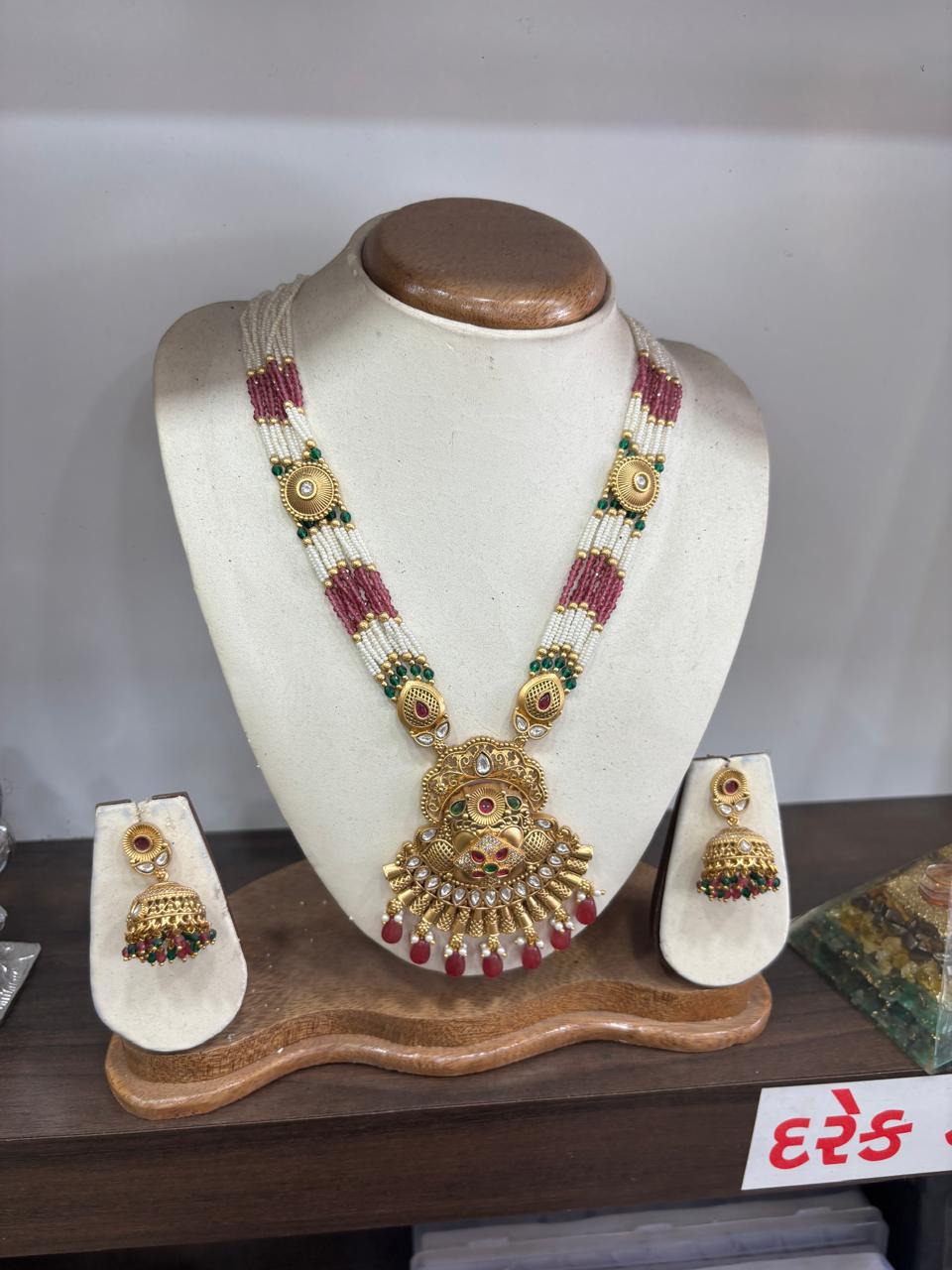 લોંગ નેકલેસ સેટ