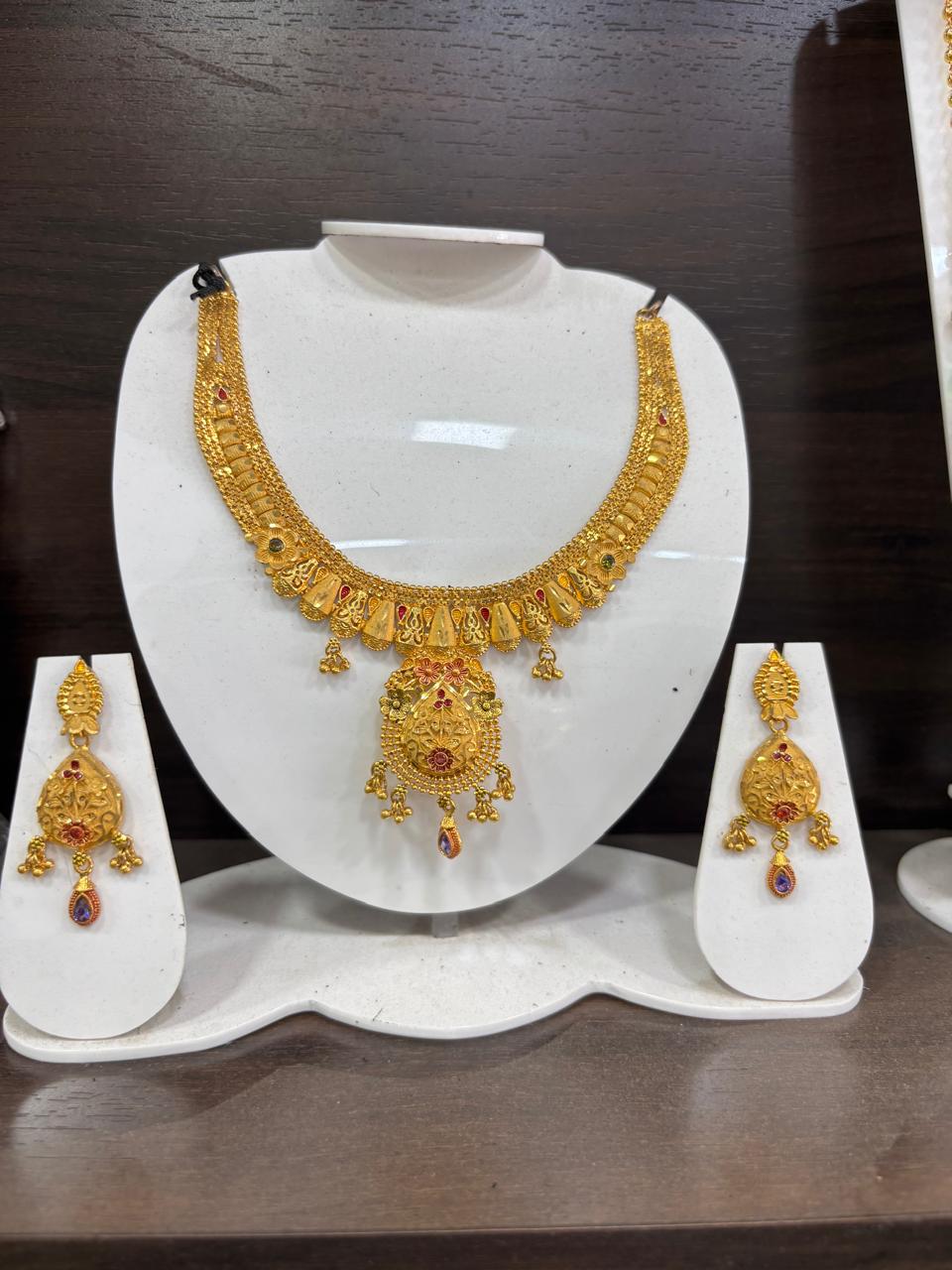 ટ્રેડિશનલ ગોલ્ડ ટેમ્પલ નેકલેસ સેટ